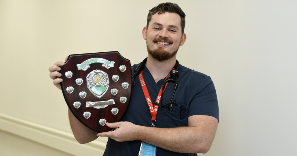 Junior doctor wins top award for identifying improvement areas in First Nations pre-operative care