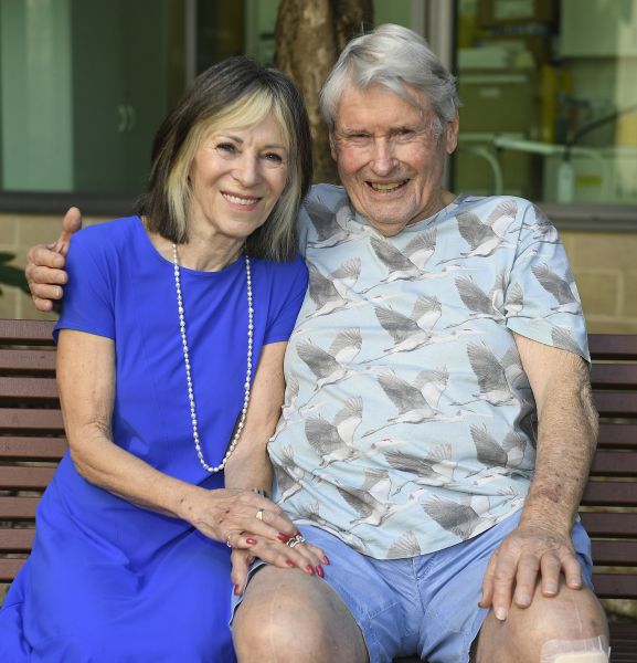 Sydney couple return to Townsville to thank ICU team who saved husband's life 